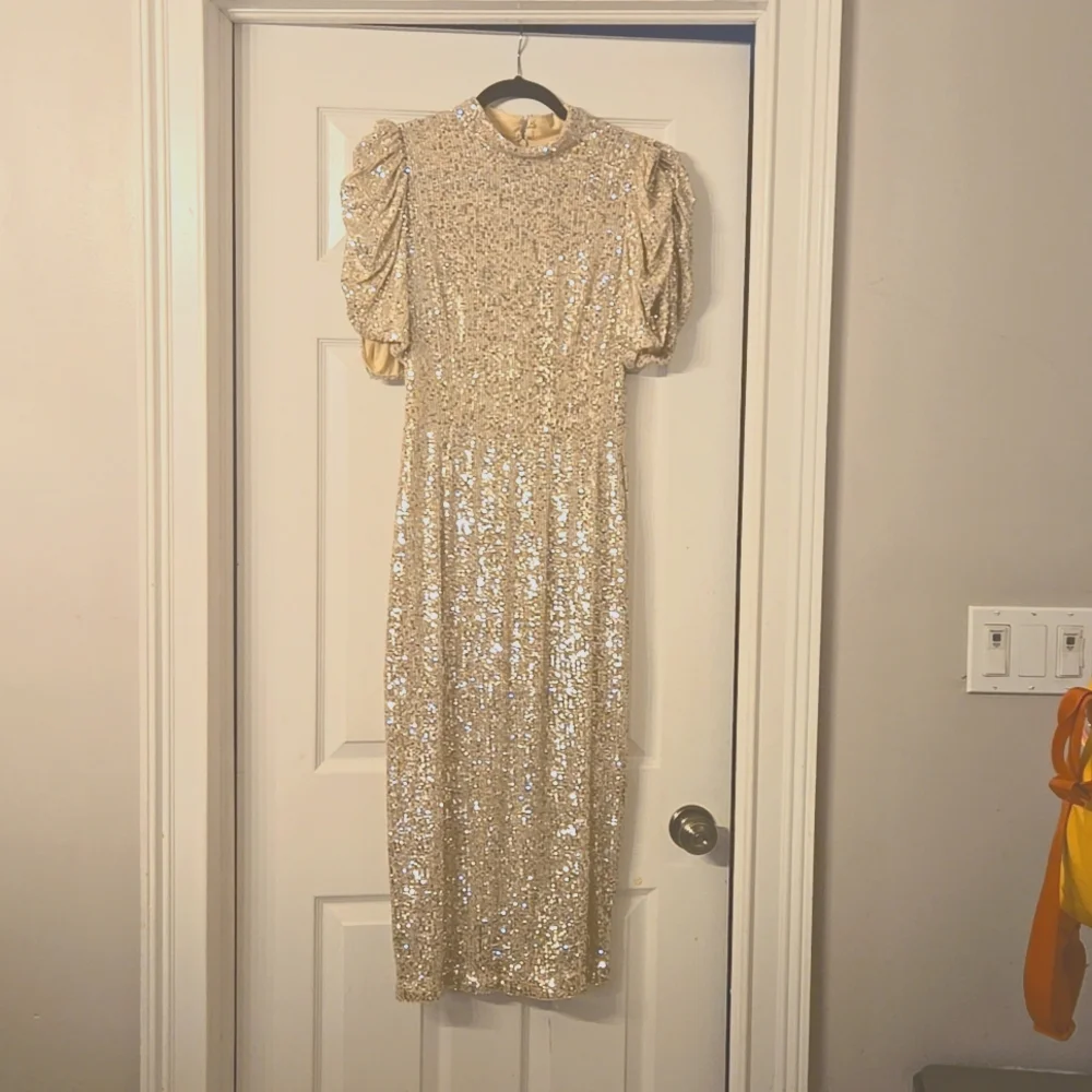 Holiday beautiful dress - Picture 1 of 5
